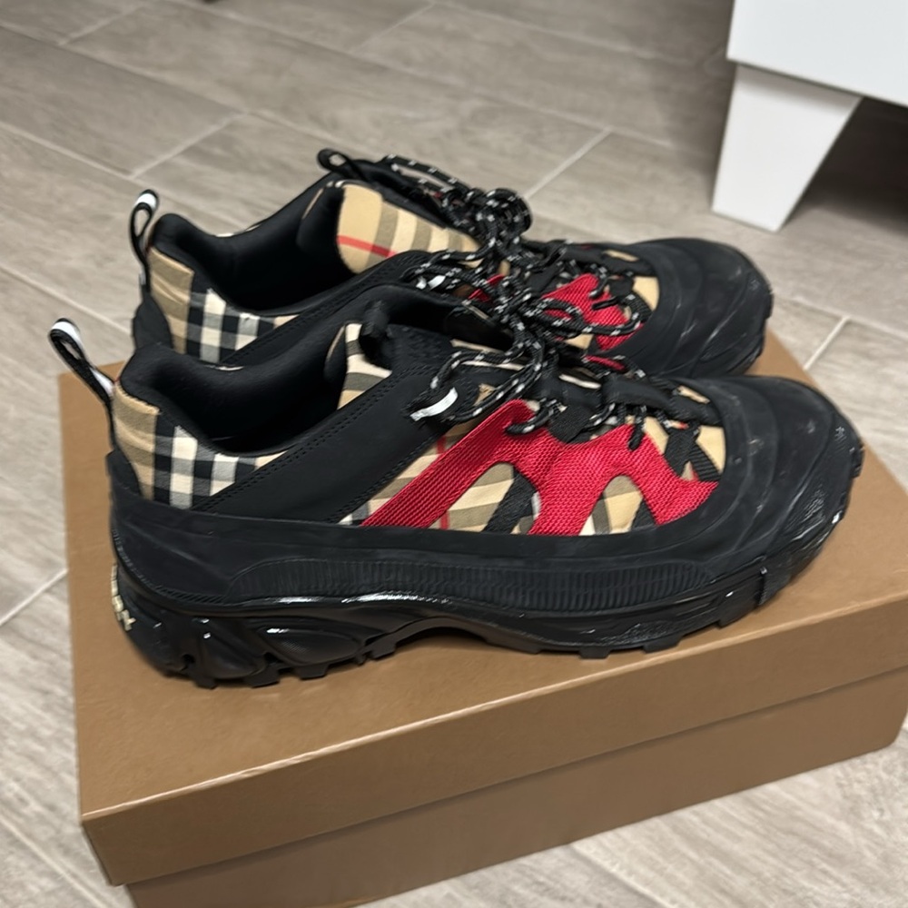 Burberry Red and Black Patterned Sneakers - Picture 3 of 3